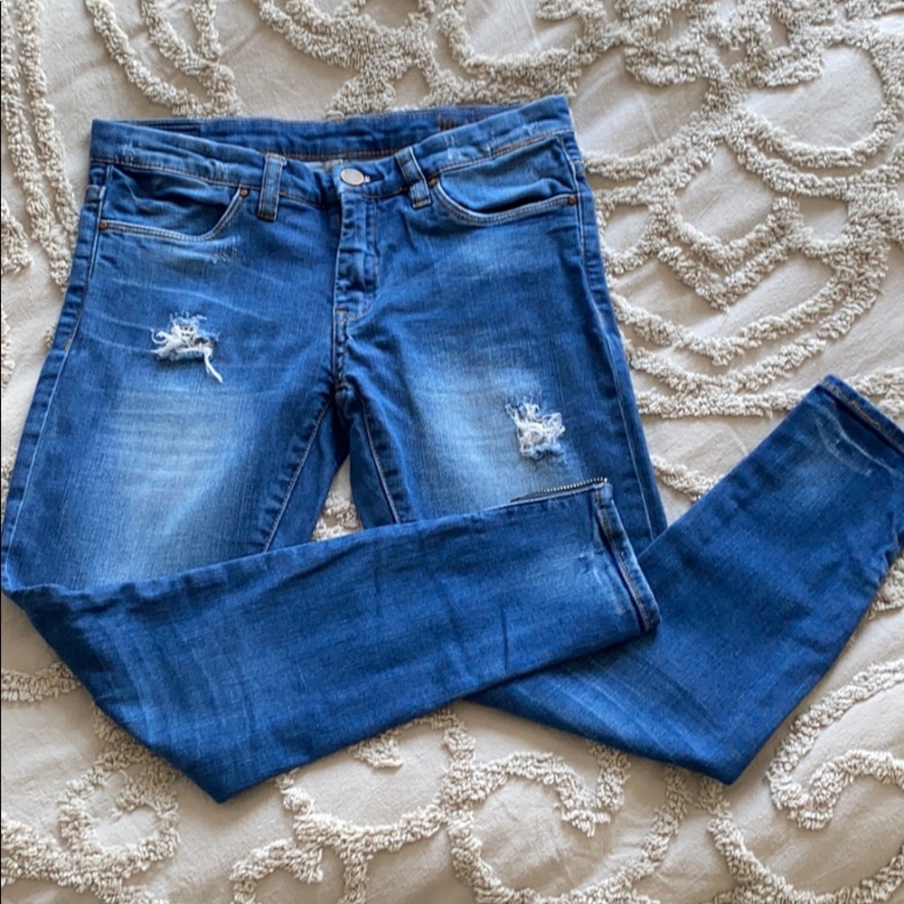 Skinny, distressed jeans w/ zippers at the ankles